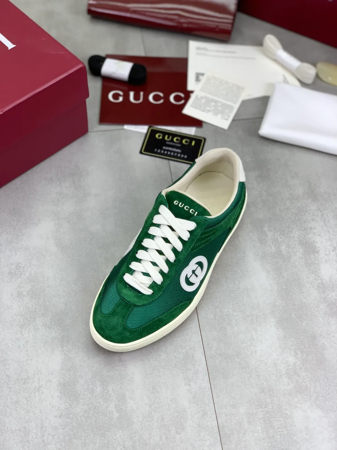 Men's shoes 💰P562 New GUCCI classic design moral training element catwalk model, matching version of top quality moral training shoes for men and women. Epoxy logo process is concave and convex, matching oil edge technology, punched cowhide cloth surface, suede cowhide surface splicing, breathable and not stuffy, the original overlasted shoe model is comfortable on the feet.  Fabric: Matched leather + cloth + mesh Lining: Water-dyed sheepskin Foot: Water-dyed sheepskin Outsole: Original molded TP matching environmentally friendly material Packaging: Top counter full set of packaging Female 35-42 (Female 41.42. Customized) Male 39-46 (46 customized)